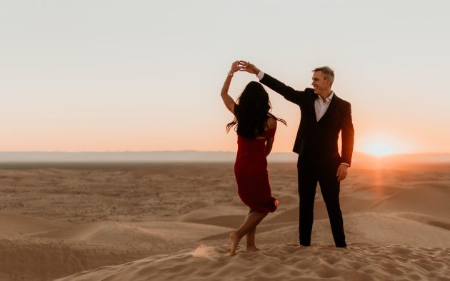 Blog dubai desert engagement session with joana mark